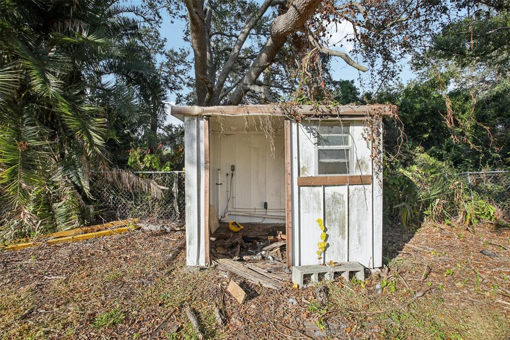 204 East Shell Point Road Ruskin, FL 33570 - Photo 38 of 48 a view of outdoor space and yard