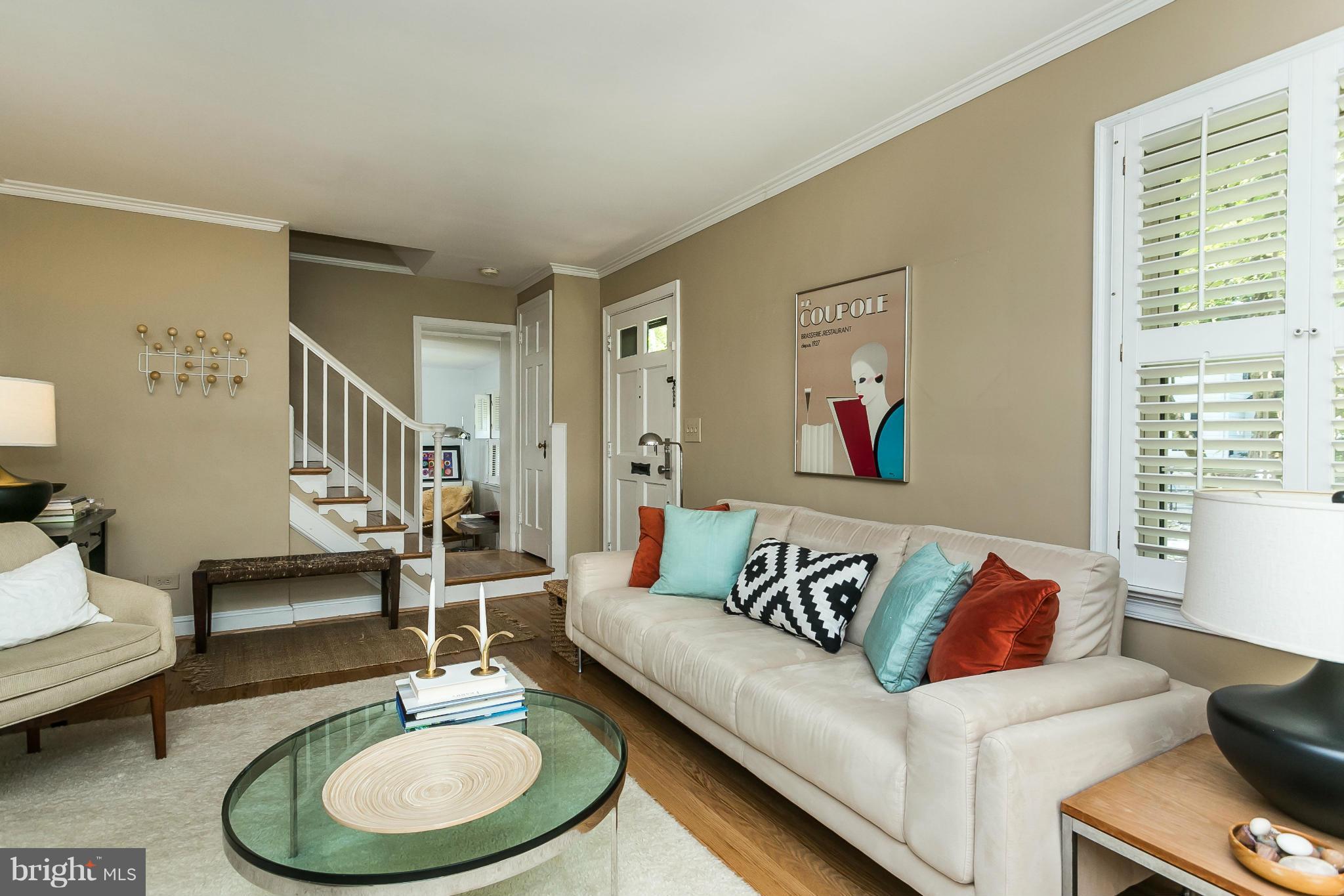 318 Weatherbee Road Towson, MD 21286 - Photo 2 of 30 Living Room