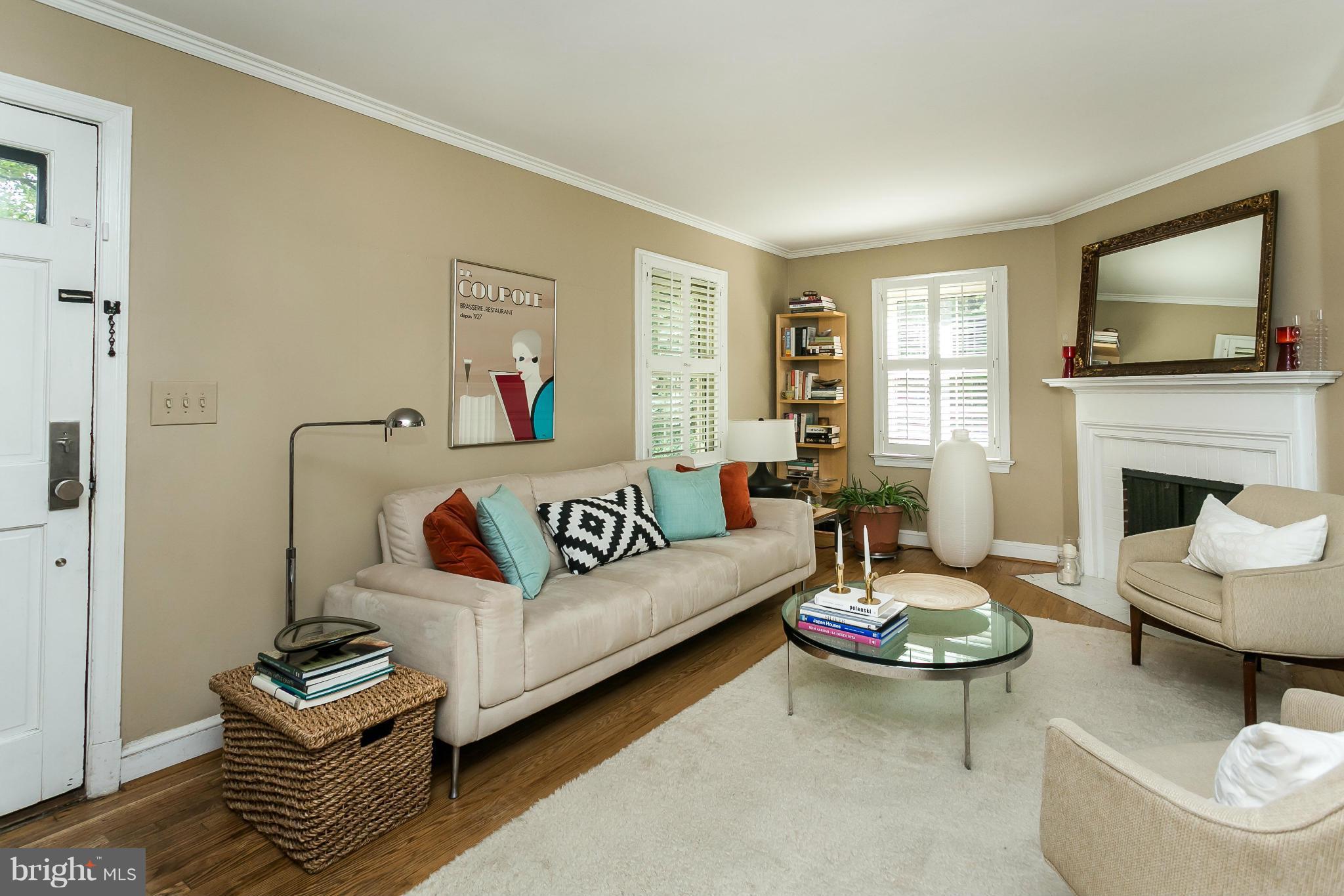 318 Weatherbee Road Towson, MD 21286 - Photo 4 of 30 Living Room