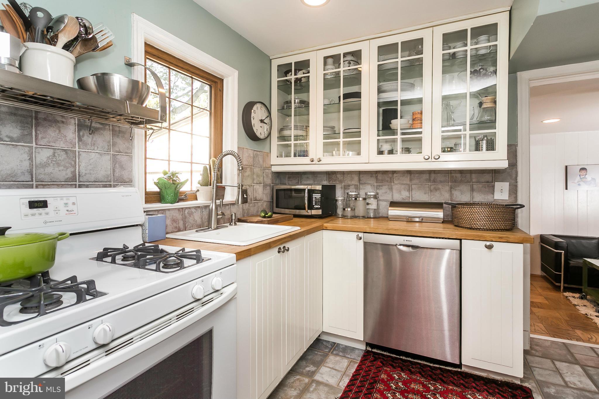 318 Weatherbee Road Towson, MD 21286 - Photo 7 of 30 Kitchen