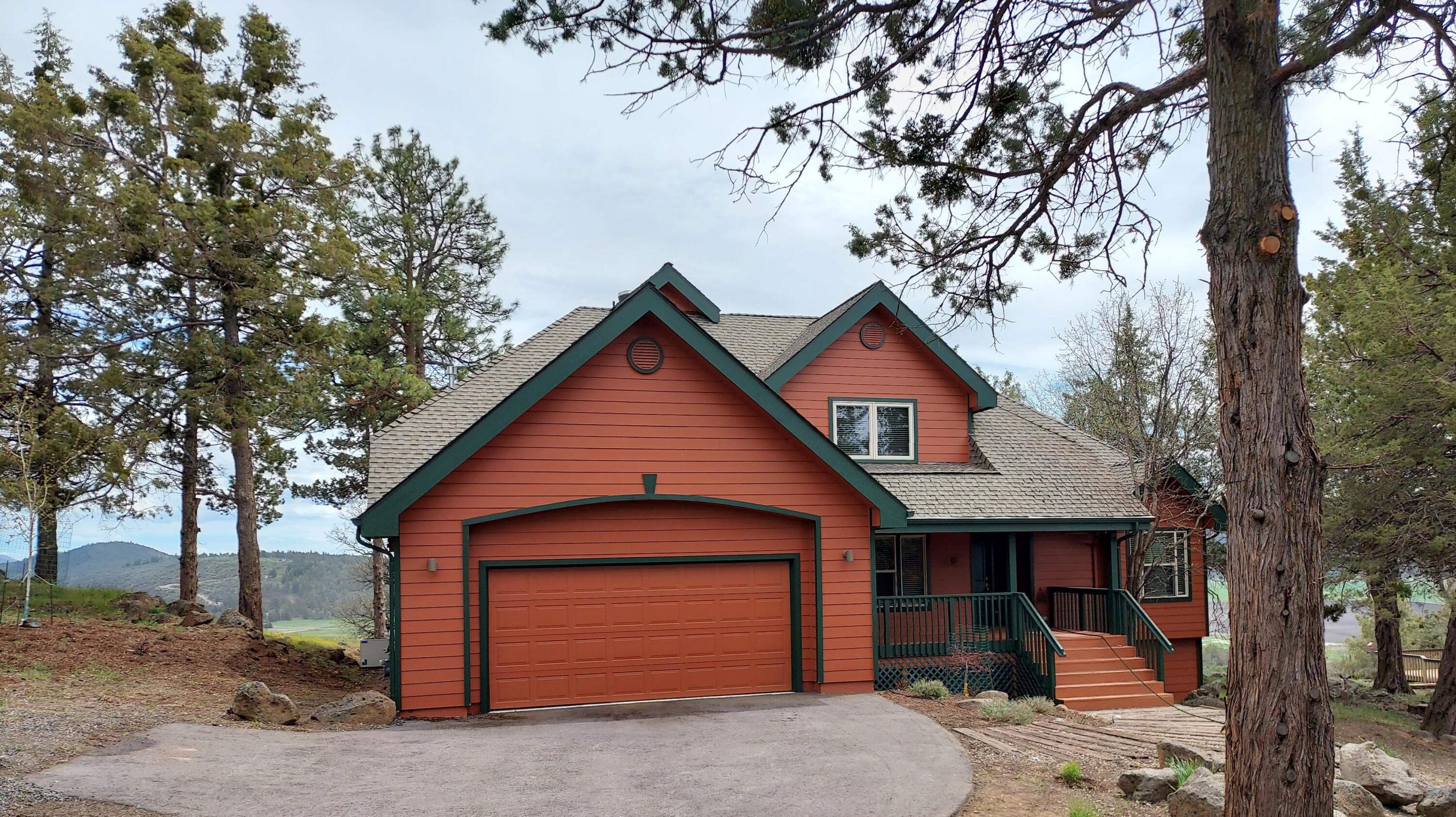 4626 Cooper's Hawk Road Klamath Falls, OR 97601 - Photo 1 of 70 Front