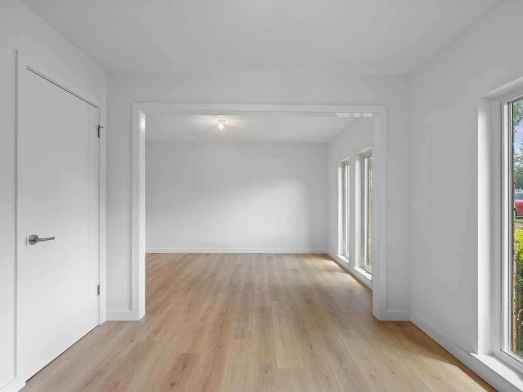 6902 Meadow Run Austin, TX 78745 - Photo 22 of 33 an empty room with wooden floor and windows