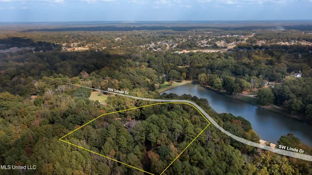 $724,000 | 1609 Southwest Linda Drive, Clinton, MS 39056