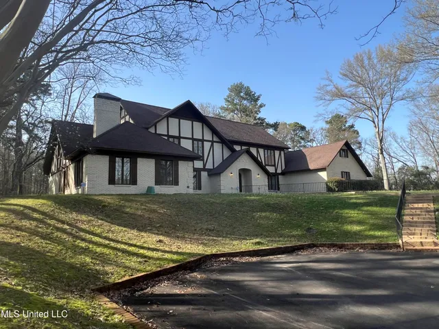 $724,000 | 1609 Southwest Linda Drive, Clinton, MS 39056