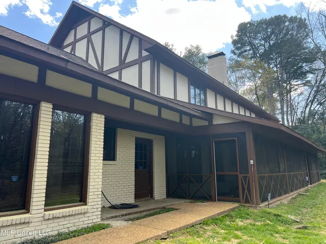 $724,000 | 1609 Southwest Linda Drive, Clinton, MS 39056