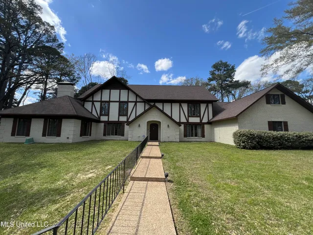 $724,000 | 1609 Southwest Linda Drive, Clinton, MS 39056