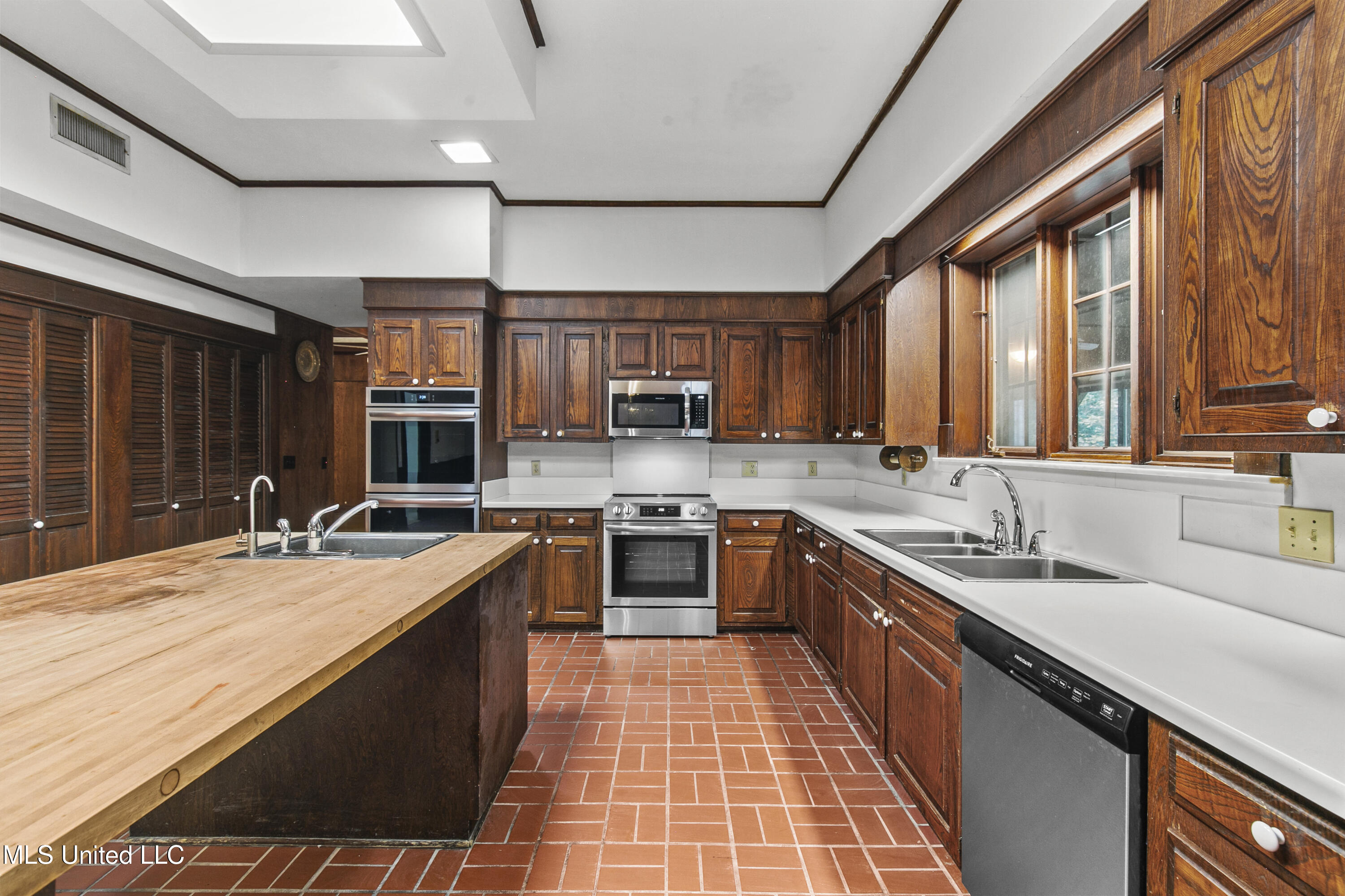 1609 Southwest Linda Drive Clinton, MS 39056 - Photo 31 of 110 1609 SW Linda-20