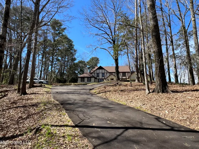$724,000 | 1609 Southwest Linda Drive, Clinton, MS 39056