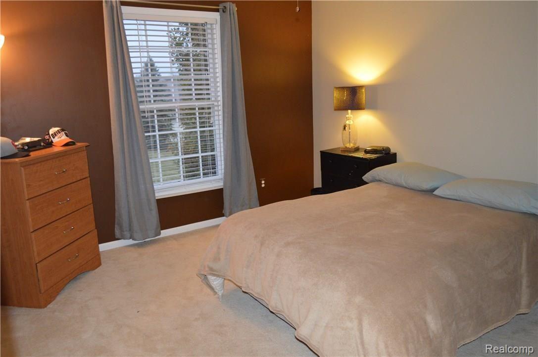 742 Caribou Court Rochester, MI 48307 - Photo 37 of 58 Upstairs Bedroom 3