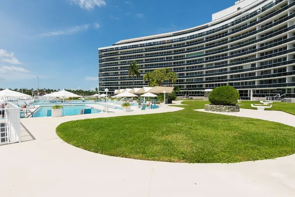 $4,750 | 900 Bay Drive, Unit 224, Miami Beach, FL 33141