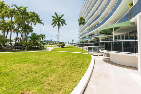 $4,750 | 900 Bay Drive, Unit 224, Miami Beach, FL 33141