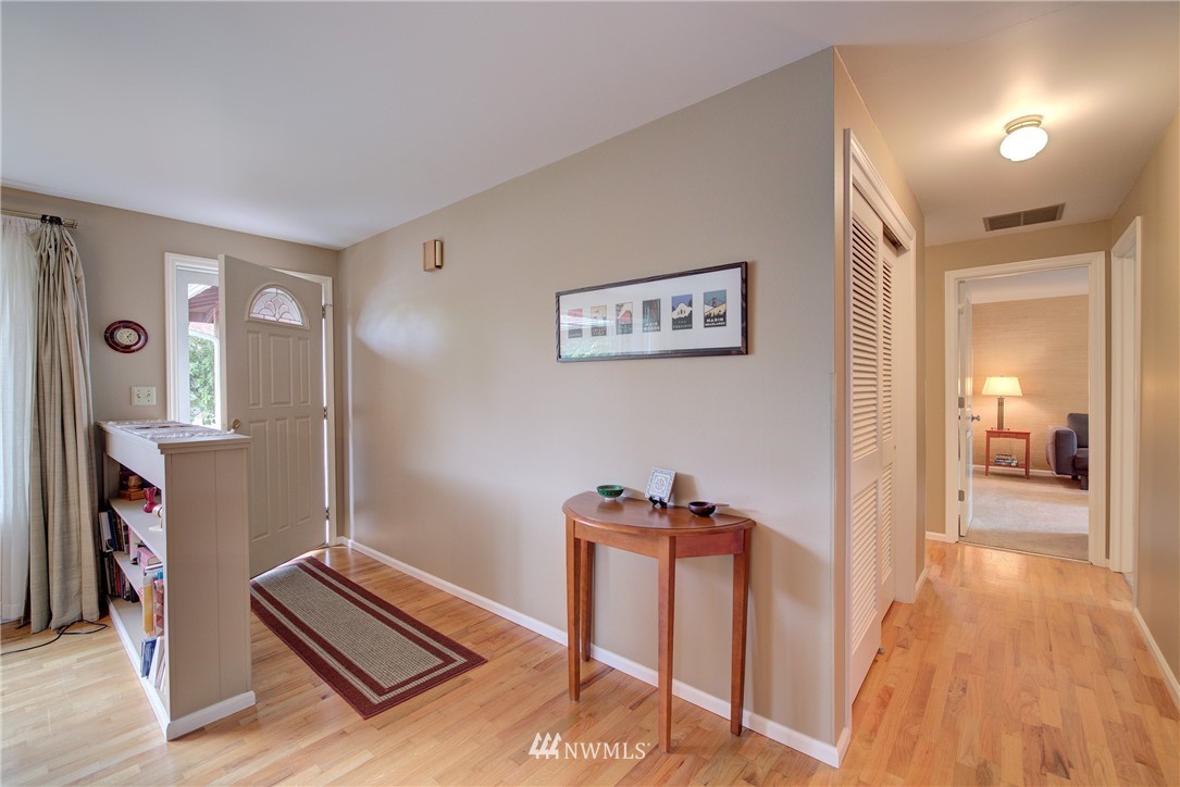 10419 Northeast 198th Street Bothell, WA 98011 - Photo 11 of 24 Gallery Image 11