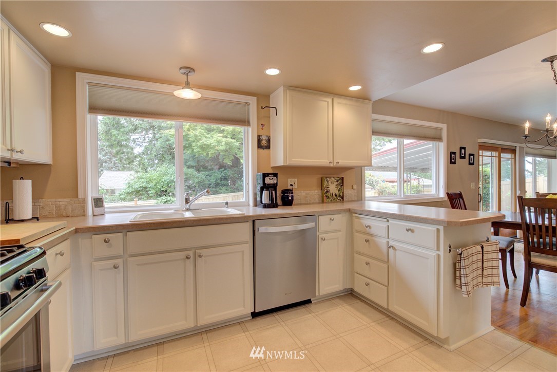 10419 Northeast 198th Street Bothell, WA 98011 - Photo 5 of 24 Gallery Image 5