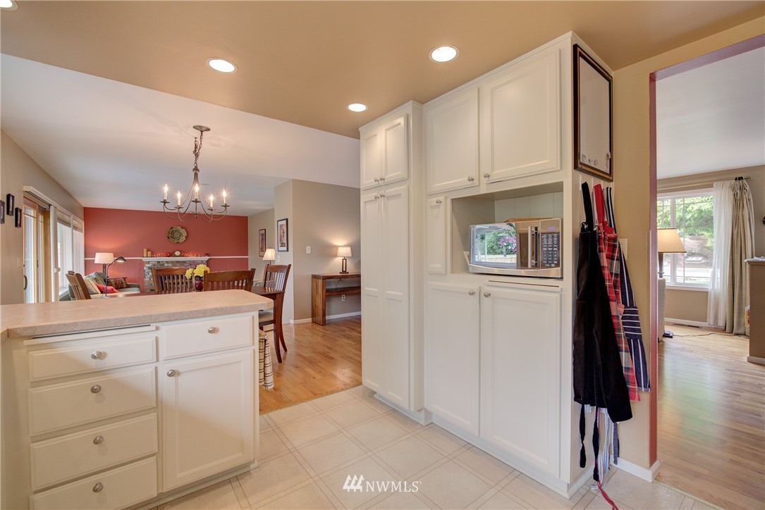 10419 Northeast 198th Street Bothell, WA 98011 - Photo 6 of 24 Gallery Image 6