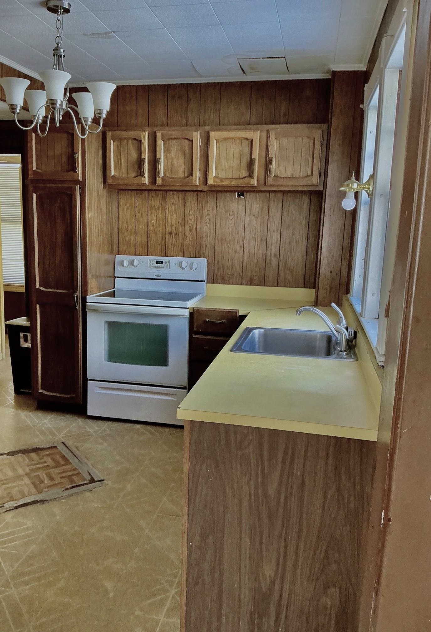 274 Ray Street Manchester, NH 03104 - Photo 3 of 14