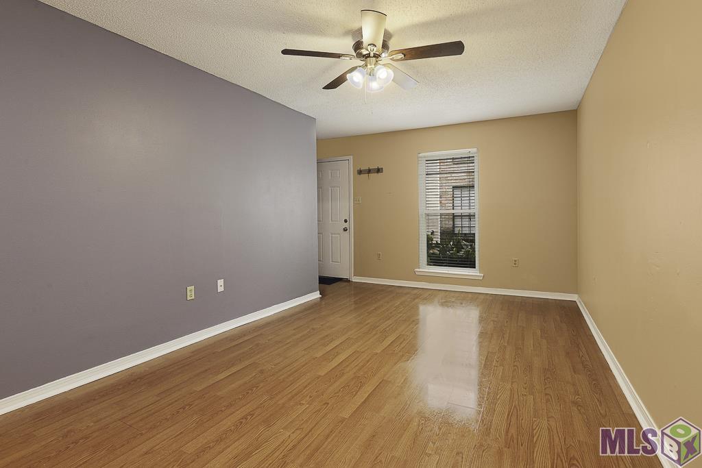 1718 Brightside Drive, Unit C Baton Rouge, LA 70820 - Photo 4 of 20 Living room