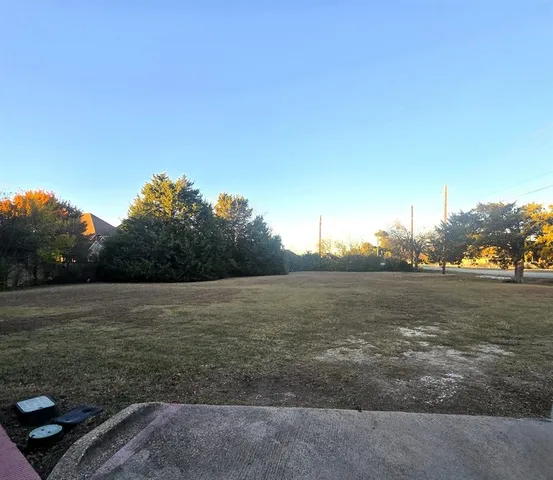 $250,000 | 1700 North Westmoreland Road, DeSoto, TX 75115