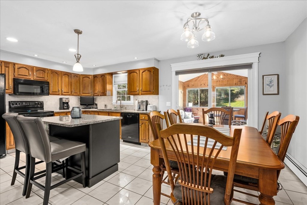113 West Millbury Road Sutton, MA 01590 - Photo 4 of 42 Gallery Image 4