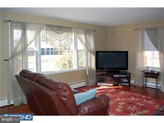 129 Devonshire Road Wilmington, DE 19803 - Photo 6 of 12 Living Room