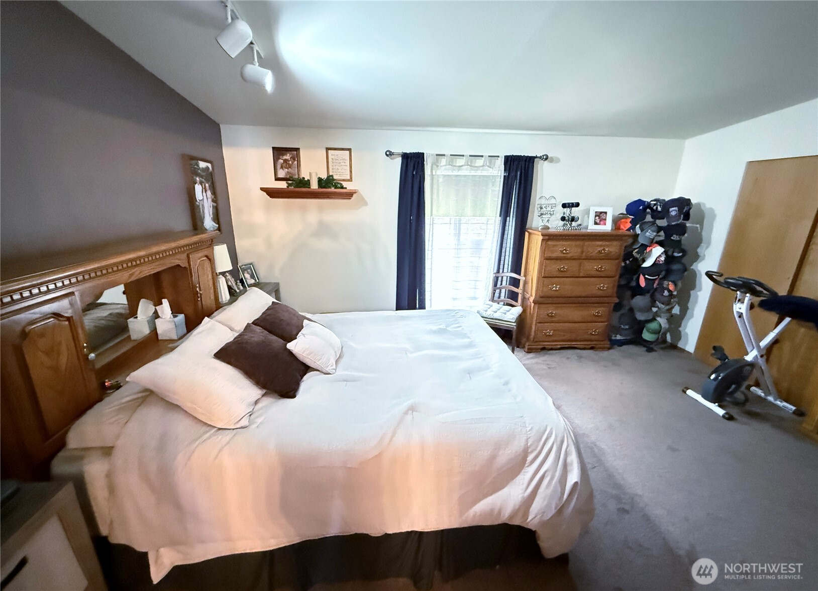 92 Crumbacher Road Tonasket, WA 98855 - Photo 14 of 40 a bedroom with a bed and a desk