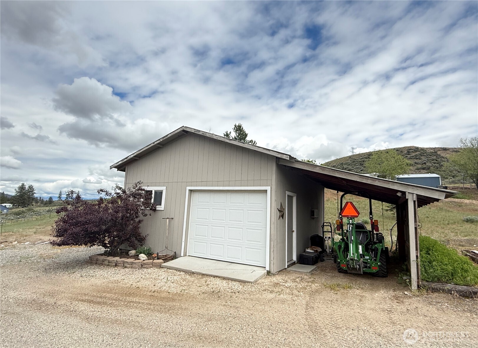 92 Crumbacher Road Tonasket, WA 98855 - Photo 31 of 40 a view of a house with wooden floor and roof