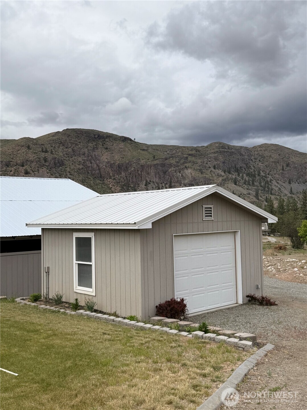92 Crumbacher Road Tonasket, WA 98855 - Photo 33 of 40 a house with a yard