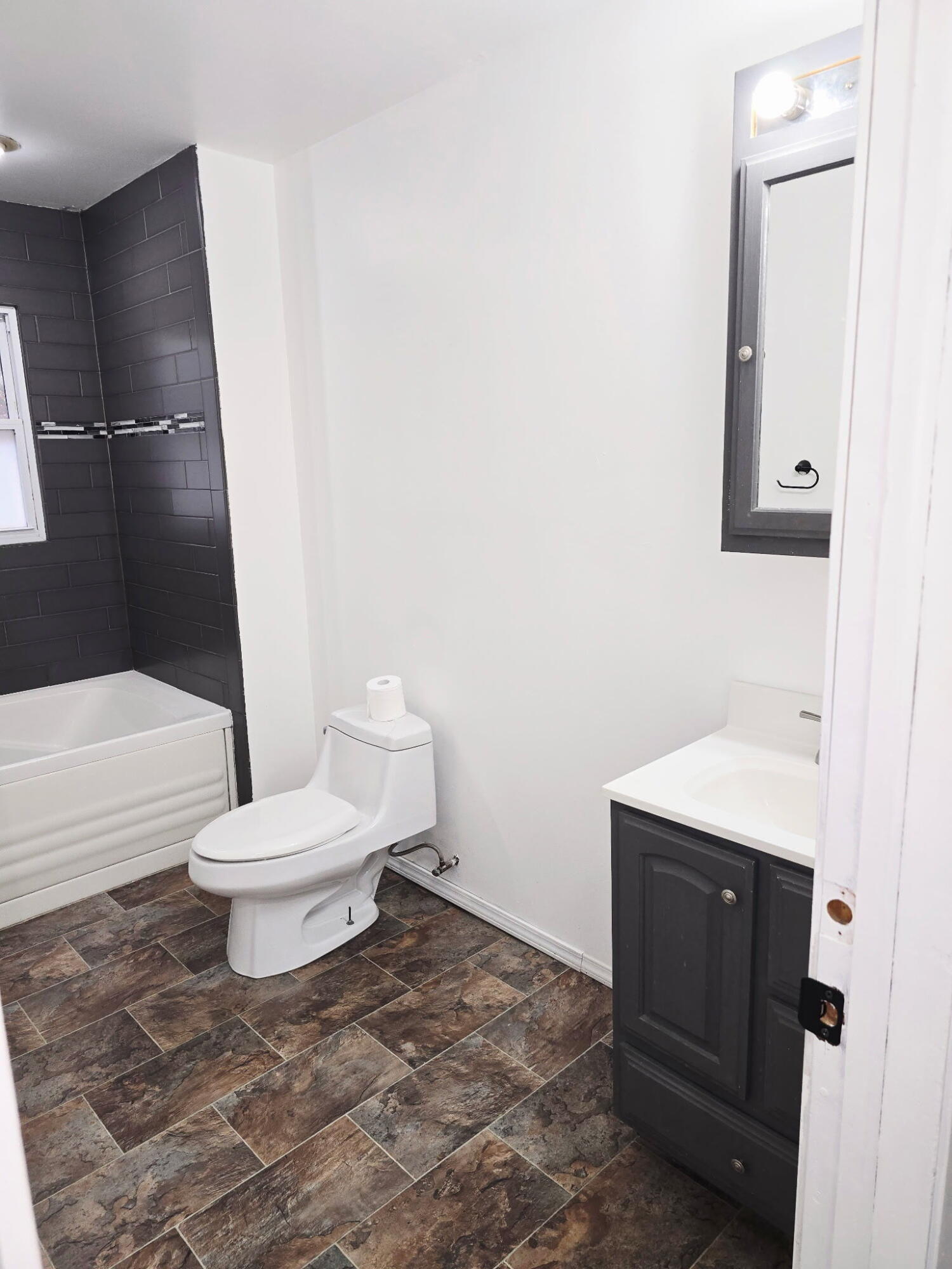 11535 Sandhill Trail Demotte, IN 46310 - Photo 16 of 31 a bathroom with a toilet a sink and bathtub