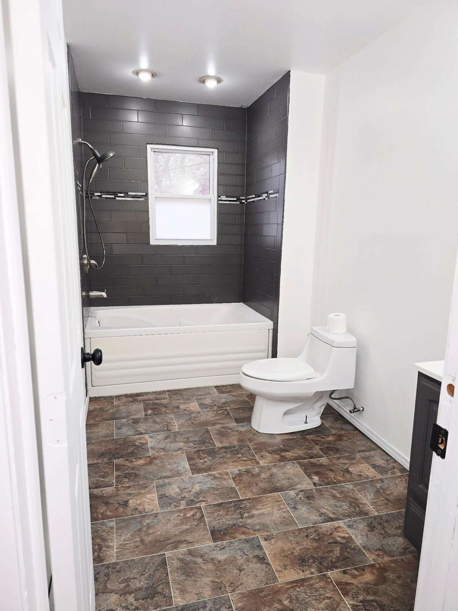 11535 Sandhill Trail Demotte, IN 46310 - Photo 17 of 31 a bathroom with a toilet and a bathtub