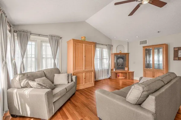$368,000 | 3836 Togo Road, Spring Park, MN 55384