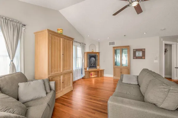$368,000 | 3836 Togo Road, Spring Park, MN 55384
