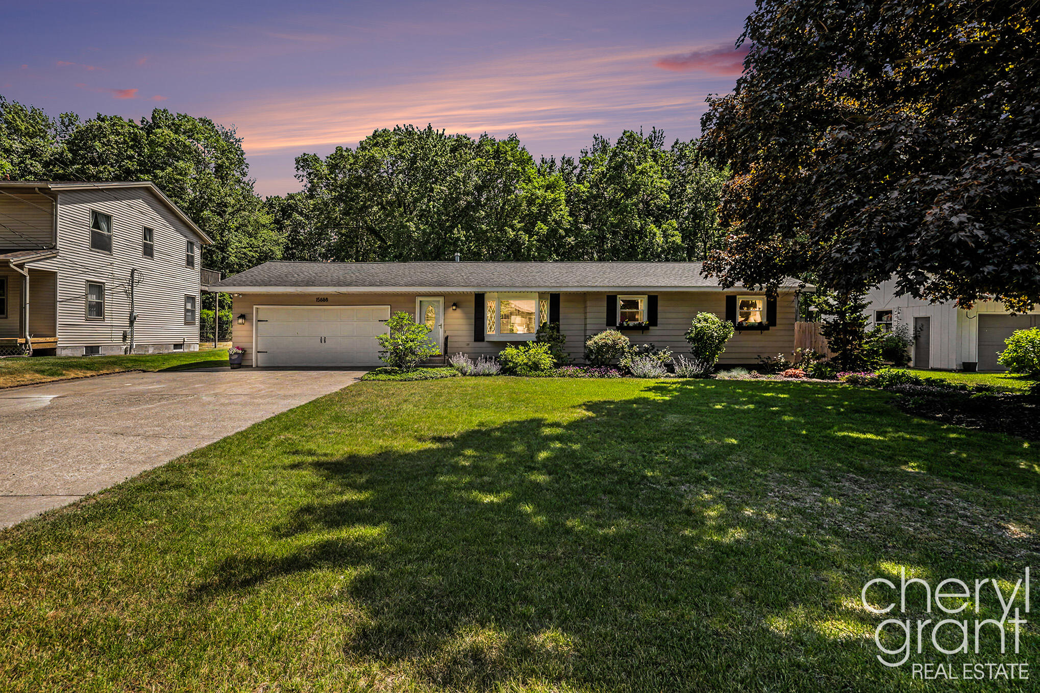 15888 Vinecrest Street Spring Lake, MI 49456 - Photo 5 of 39 Front of Home
