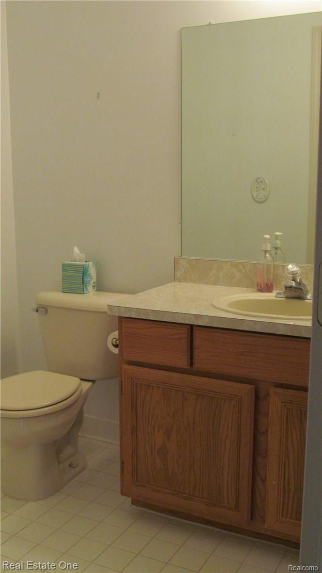1048 Churchill Circle, Unit 25 Rochester, MI 48307 - Photo 7 of 21 047.JPG
