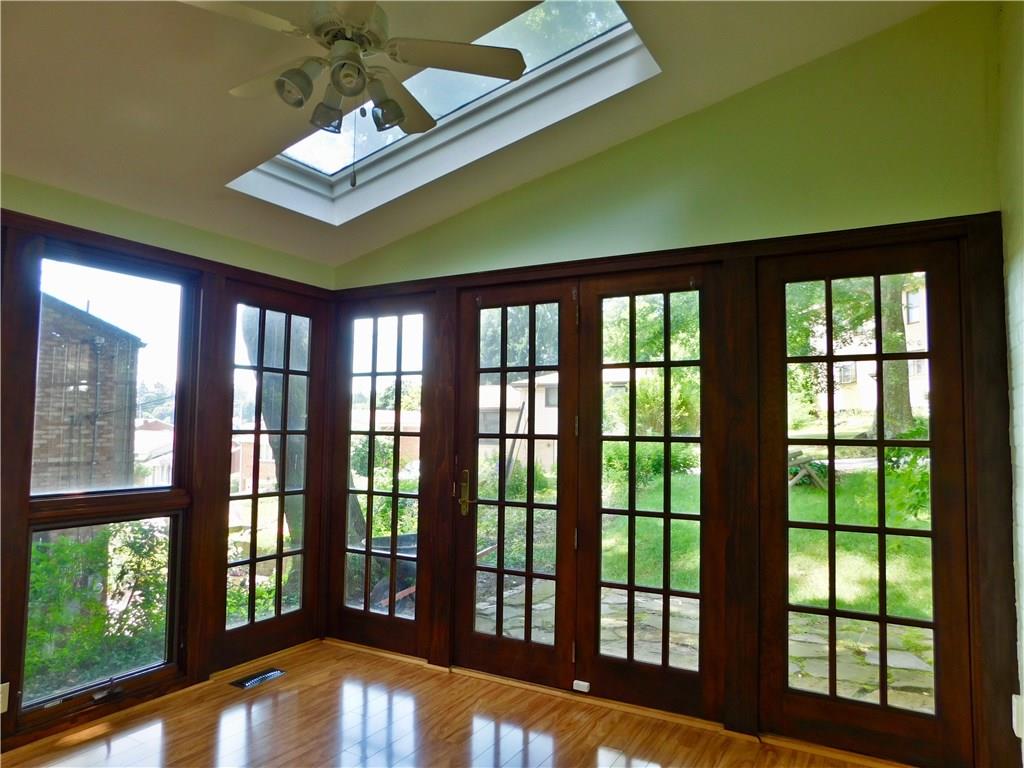 31 Roxbury Road Pittsburgh, PA 15221 - Photo 5 of 25 Another view...
