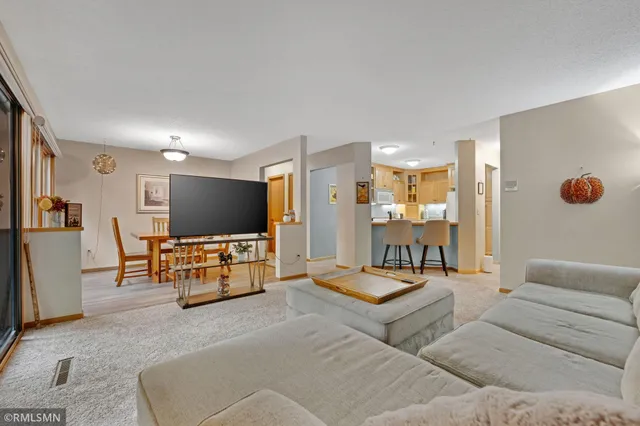 $259,900 | 15805 26th Avenue North, Unit B, Plymouth, MN 55447