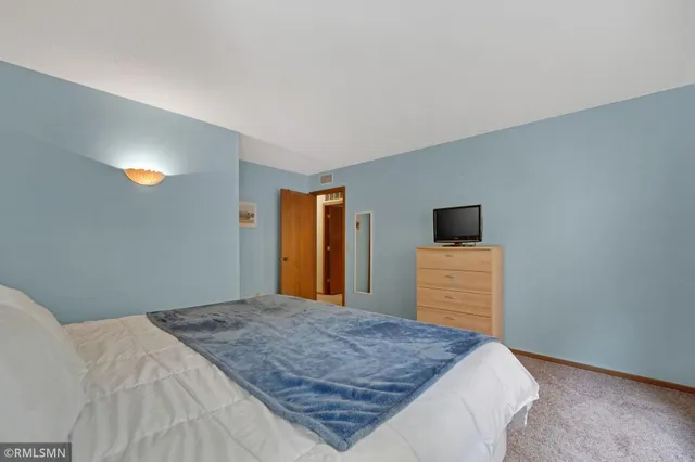 $259,900 | 15805 26th Avenue North, Unit B, Plymouth, MN 55447