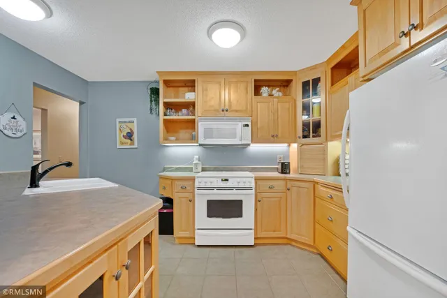 $259,900 | 15805 26th Avenue North, Unit B, Plymouth, MN 55447