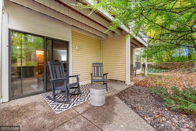 $259,900 | 15805 26th Avenue North, Unit B, Plymouth, MN 55447