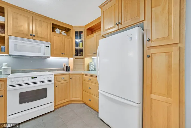 $259,900 | 15805 26th Avenue North, Unit B, Plymouth, MN 55447