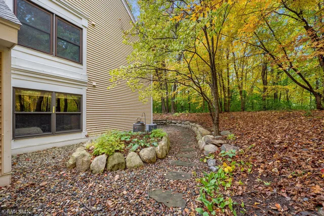 $259,900 | 15805 26th Avenue North, Unit B, Plymouth, MN 55447