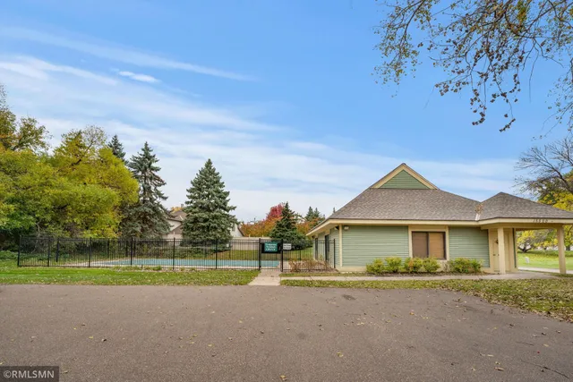 $259,900 | 15805 26th Avenue North, Unit B, Plymouth, MN 55447