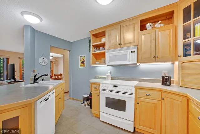 $259,900 | 15805 26th Avenue North, Unit B, Plymouth, MN 55447