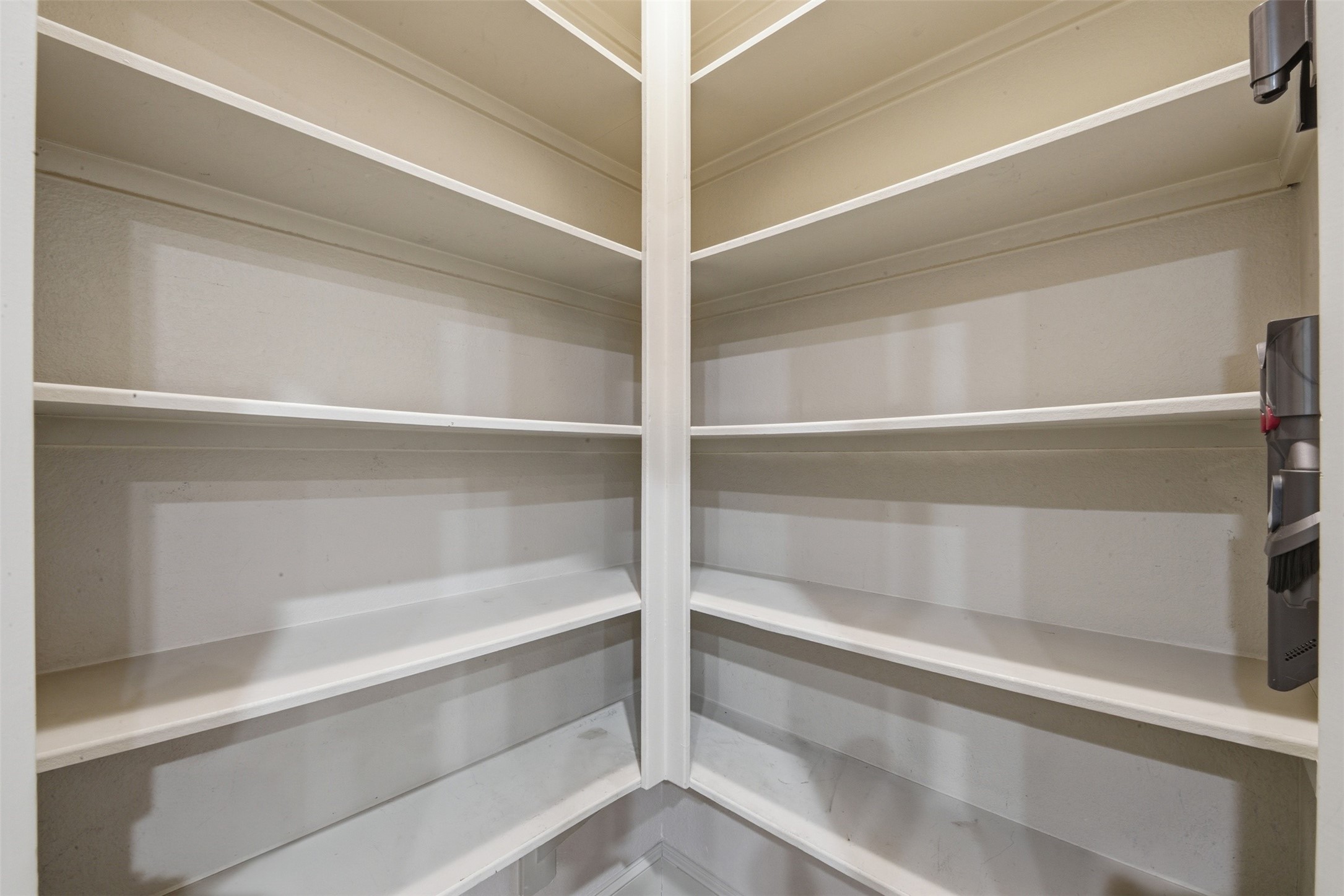 5929 Kansas Street Houston, TX 77007 - Photo 14 of 30 Large pantry