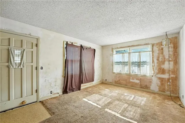 $150,000 | 1013 West Santa Fe Trail, Kansas City, MO 64145