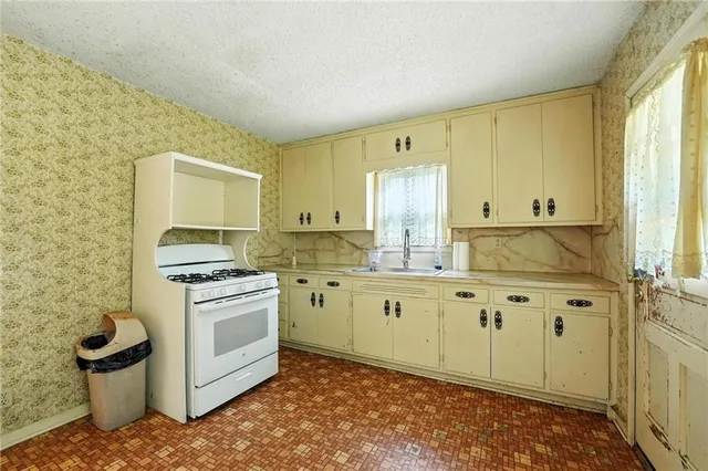 $150,000 | 1013 West Santa Fe Trail, Kansas City, MO 64145