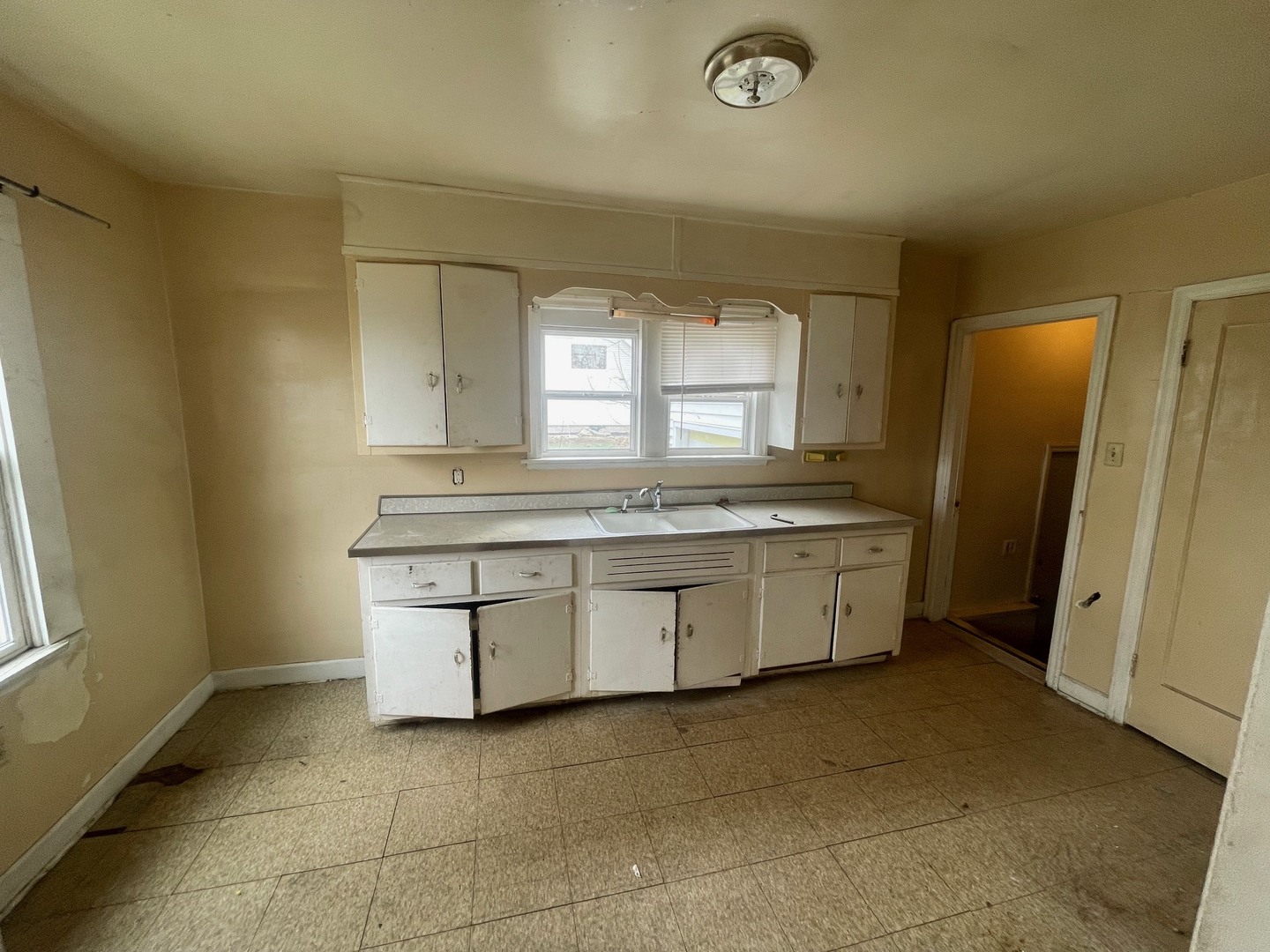 439 Country Club Drive Kankakee, IL 60901 - Photo 3 of 5