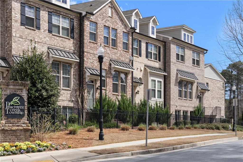 1833 Hislop Lane Atlanta, GA 30345 - Photo 3 of 39