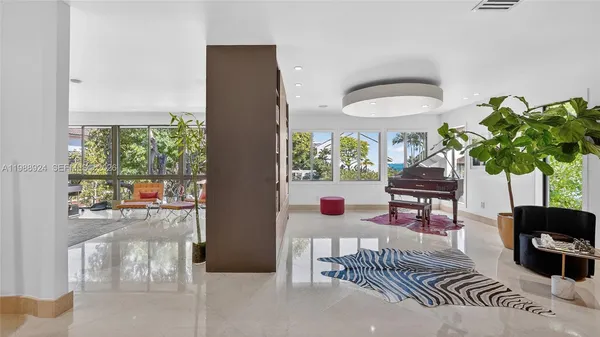 $3,195,000 | 2000 South Bayshore Drive, Unit 24, Miami, FL 33133