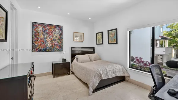 $3,195,000 | 2000 South Bayshore Drive, Unit 24, Miami, FL 33133