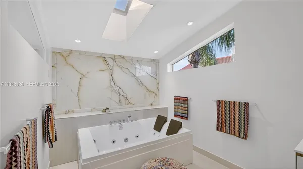 $3,195,000 | 2000 South Bayshore Drive, Unit 24, Miami, FL 33133