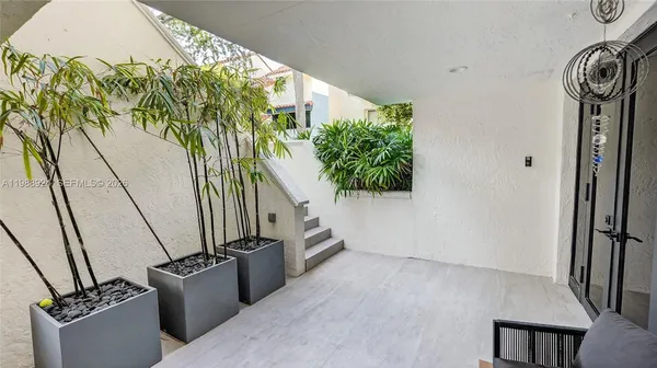 $3,195,000 | 2000 South Bayshore Drive, Unit 24, Miami, FL 33133